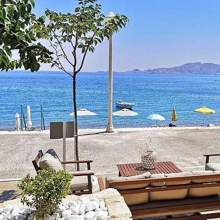Comfortable Holiday Home In Charaki With Terrace Feriehus Haraki